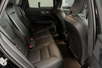 Volvo XC60 B5 B AWD Plus Dark aut