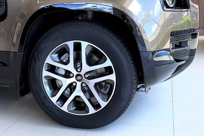 Land Rover Defender 110 3.0 D250 X-Dynamic HSE