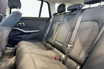 BMW Seria 3 318i Advantage aut