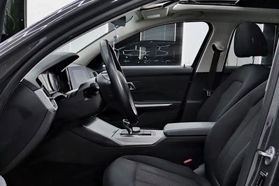 BMW Seria 3 320i Advantage aut