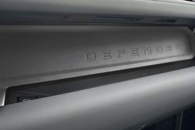 Land Rover Defender 90 D250 X-Dynamic SE
