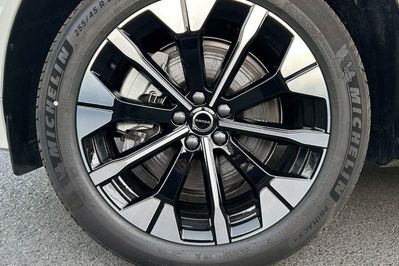 Volvo XC60 B5 AWD Ultra Bright