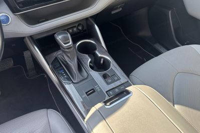 Toyota Highlander Prestige 2.5 Hybrid