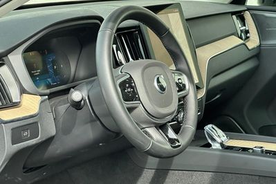 Volvo XC60 B5 B AWD Ultra Dark