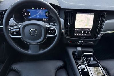 Volvo V90 T6 AWD Plug-In Hybrid Plus Dark aut