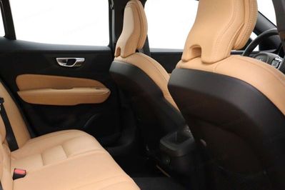 Volvo V60 B4 B Plus Dark