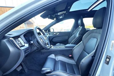 Volvo XC60 T8 Plug-In Hybrid AWD Ultra Black Edition aut
