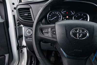 Toyota ProAce L1H1 Zabudowa Brygadowa