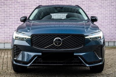 Volvo XC60 B5 B AWD Plus Dark