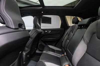 Volvo XC60 T8 AWD Plug-In Hybrid R-Design