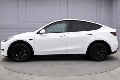 Tesla Model Y Dual Motor  AWD