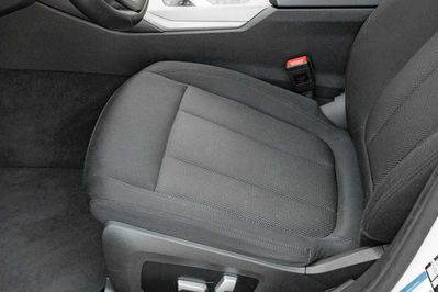 BMW Seria 3 318i Advantage aut