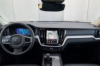 Volvo V60 B4 B Plus Dark