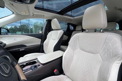 Lexus RX 350h Omotenashi