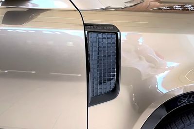 Land Rover Defender 110 3.0 D250 X-Dynamic HSE