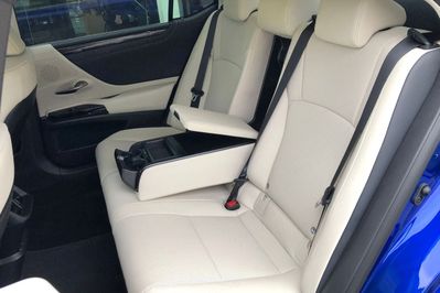 Lexus ES 300h F Sport Design