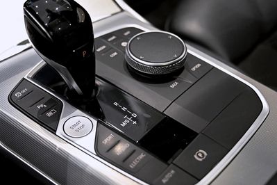 BMW Seria 3 330e M Sport