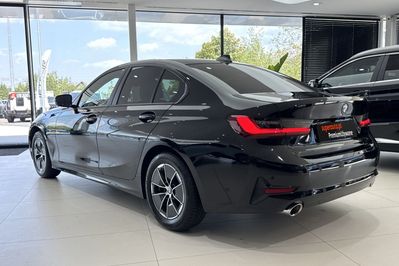 BMW Seria 3 318i Advantage aut