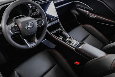 Lexus LBX Emotion 1.5 Hybrid