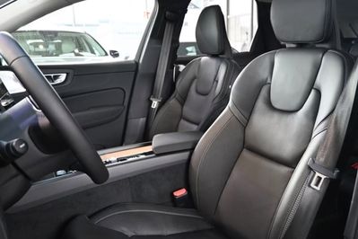 Volvo XC60 T8 Plug-In Hybrid AWD Ultra Dark