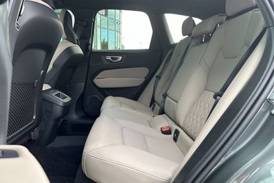 Volvo XC60 B5 AWD Plus Dark