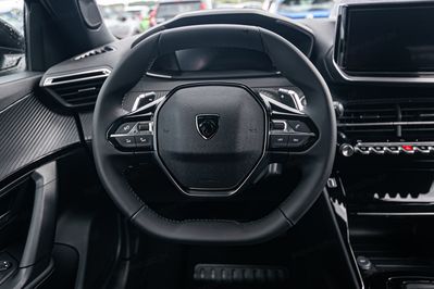 Peugeot 2008 Allure e-DCS 1.2 mHEV