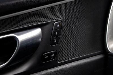 Volvo XC60 B4 D AWD Plus Dark