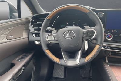 Lexus RX 450h+ Omotenashi 2.5 Hybrid Plug-in