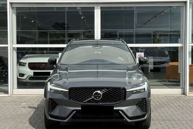 Volvo XC60 B5 B AWD Ultra Dark
