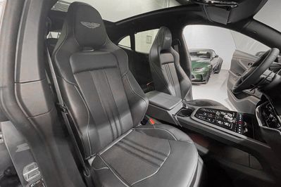 Aston Martin DBX 707