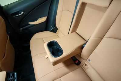 Lexus UX 300h F Sport 2.0 Hybrid Dynamic Force