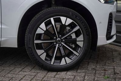 Volvo XC60 B5 AWD Ultra Dark