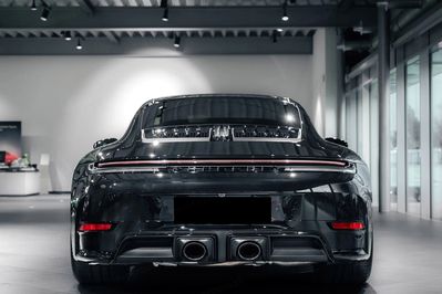 Porsche 911 Carrera 4 GTS