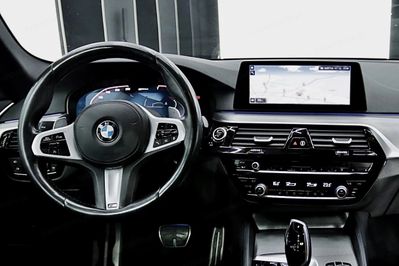 BMW Seria 5 530e xDrive M Sport