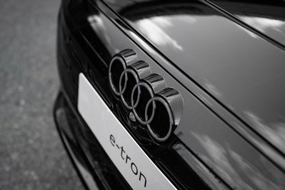 Audi A6 E-tron quattro Avant S line
