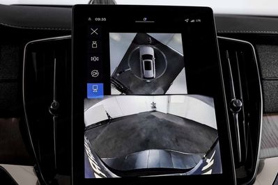 Volvo XC90 T8 AWD Plug-In Hybrid Ultra Dark