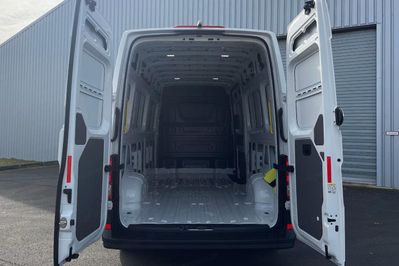 Volkswagen Crafter L4H3 8AT