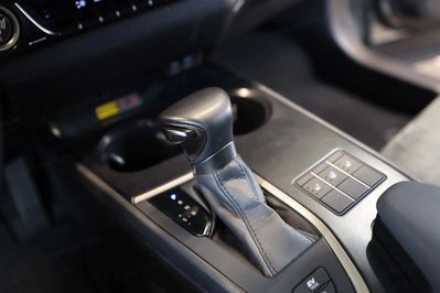 Lexus UX 250h Business 2WD