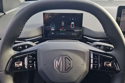 MG 4 77kWh Luxury Long Range