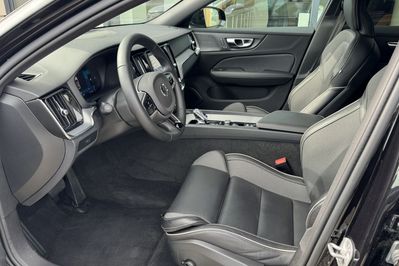 Volvo V60 B4 B Plus Dark