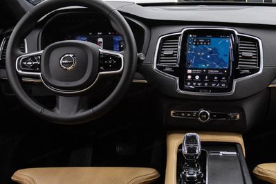 Volvo XC90 T8 AWD Plug-In Hybrid Plus Dark 7os aut