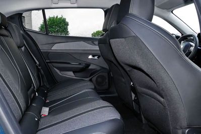 Peugeot 408 Business 1.2 mHEV e-DSC6