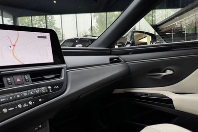 Lexus ES 300h Business Edition