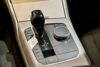 BMW Seria 3 318i Advantage aut