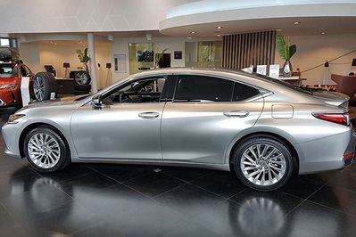Lexus ES 300h Omotenashi