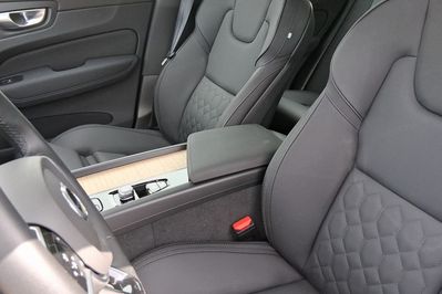 Volvo XC60 B5 B AWD Plus Dark aut
