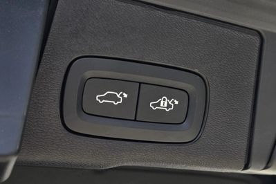 Volvo XC60 B5 B AWD Ultra Dark