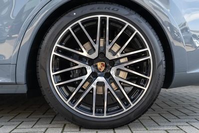 Porsche Cayenne Coupe E-Hybrid Black Edition