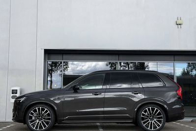 Volvo XC90 B5 AWD Ultra Dark