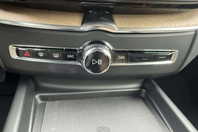 Volvo XC60 B5 AWD Plus Dark